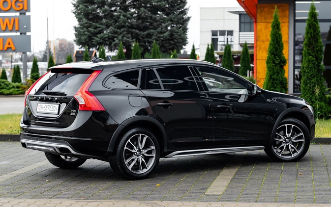 Volvo V60 Cross Country cena 87500 przebieg: 155000, rok produkcji 2015 z Suchedniów małe 781
